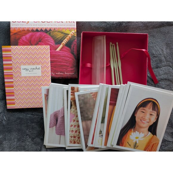 Melissa Leapman Cozy Crochet Kit - Instructions and Tools for 25 Projects - Picture 3 of 6